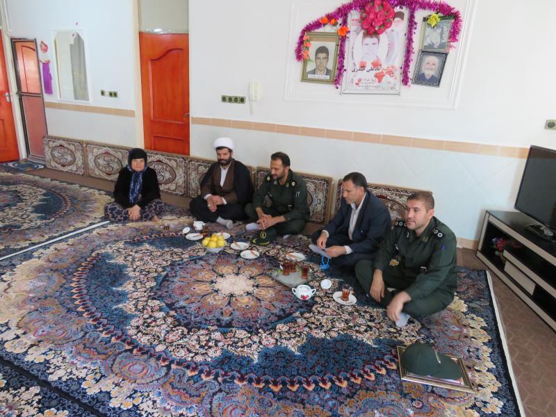 سرکشی از خانواده شهدای پاسدار و سرباز روستاهای شهرستان صحنه انجام شد