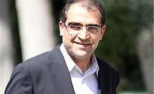 ویزیت بیماران یکی از روستاهای زلزله زده توسط وزیر بهداشت 