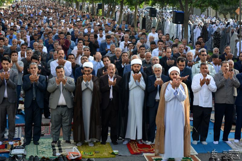 نماز عید سعید فطر در صحنه اقامه شد نماز عید سعید فطر در صحنه اقامه شد