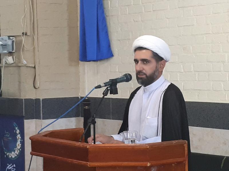  مهمترین سندی که باید به دانش آموزان آموزش داده شود شناخت محرم از نامحرم است