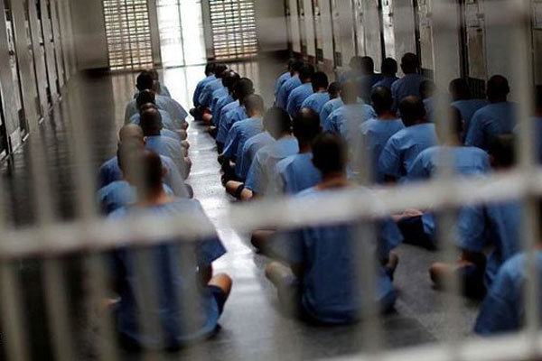 ازحمل زندانی باتاکسی تافروش جای خواب/سرانه استانداردهرزندانی۱۳متر ازحمل زندانی باتاکسی تافروش جای خواب/سرانه استانداردهرزندانی۱۳متر