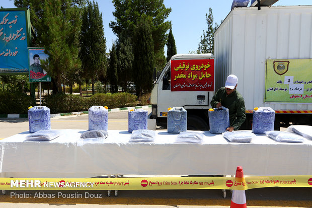 تجارت پرسود و کم مجازات/ گردش مالی ۲۵۰ هزار میلیاردی قاچاق کالا تجارت پرسود و کم مجازات/ گردش مالی ۲۵۰ هزار میلیاردی قاچاق کالا