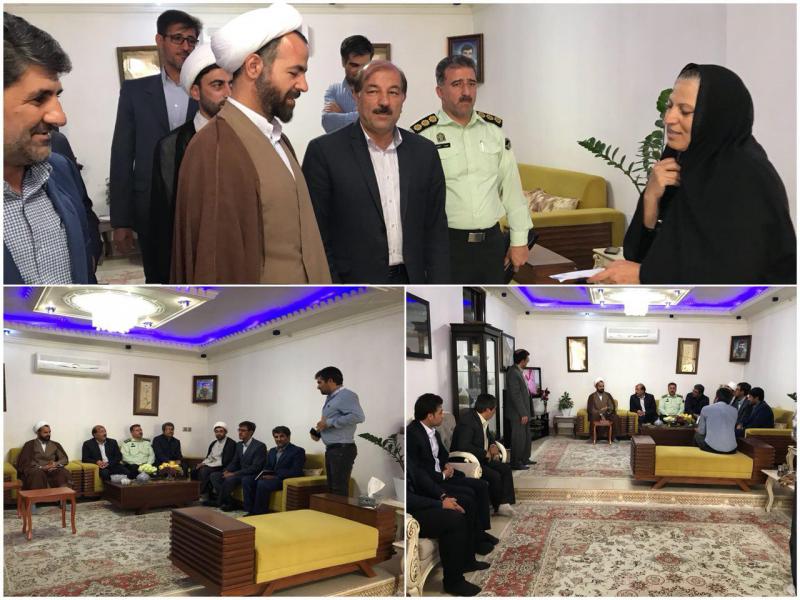 جمعی از مسئولین استانی و شهرستانی با خانواده شهدا در صحنه دیدار و سرکشی کردند 