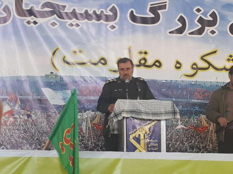 انقلاب با دستان و تلاش بسیج به اوج خود رسید انقلاب با دستان و تلاش بسیج به اوج خود رسید