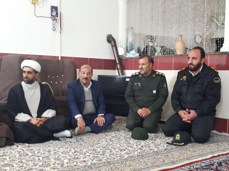  جمعی از مسئولین شهرستان صحنه با  نایب قهرمان کشتی کشور دیدار کردند