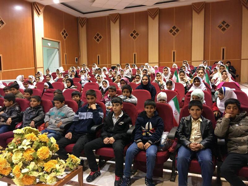 جشن چهل سالگی انقلاب درر کانون پرورش فکری مرکز شماره ۲ صحنه برگزار شد