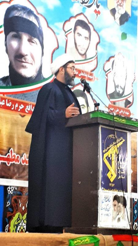 حضور در راهپمیایی 22 بهمن یک تکلیف شرعی برای همه مرد است