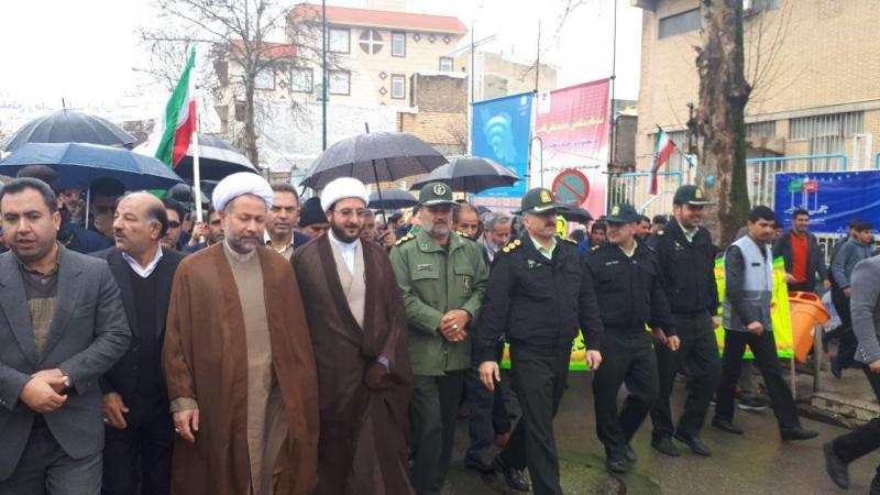 راهپیمایی باشکوه 22 بهمن در صحنه برگزار شد / پرچم آمریکا به آتش کشیده شد 