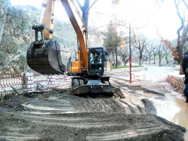 آغاز عملیات پاکسازی دربند از آثار سیل اخیر