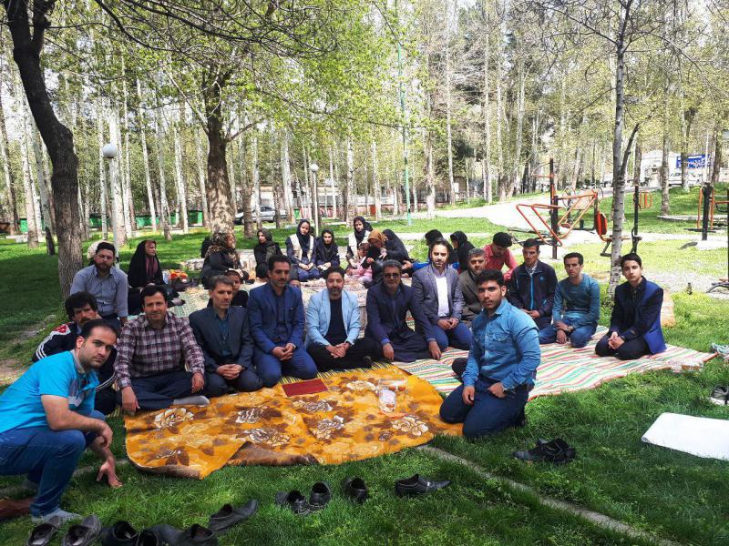 دور همی معلولان صحنه ای در پارک معلم به مناسبت هفته جوان برگزار شد