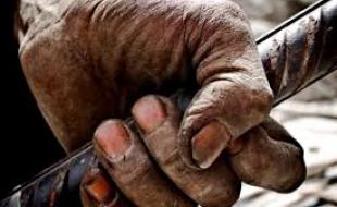 قراردادهای موقت کرامت انسانی کارگران را مخدوش می‌کند