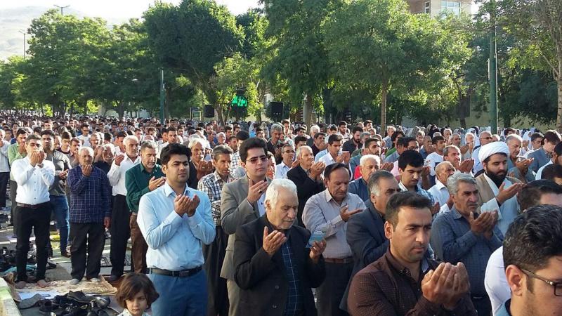 نماز عید سعید فطر در صحنه اقامه شد / امام جمعه صحنه : رمضان ماه تحول درونی است نماز عید سعید فطر در صحنه اقامه شد / امام جمعه صحنه : رمضان ماه تحول درونی است