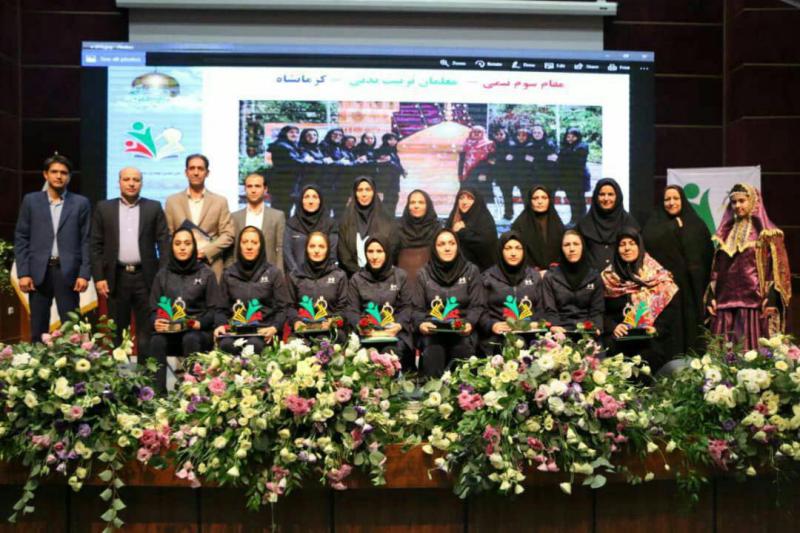 معلم دینوری مقام اول عملی کشوری دبیران تربیت بدنی را ازآن خود کرد
