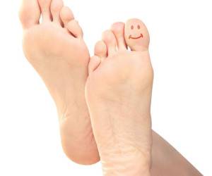  چگونه از انحراف انگشت شست پا جلوگیری کنیم؟