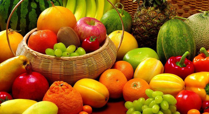  باغداران صحنه‌ای هفت تن میوه در قالب زکات مستحبی به نیازمندان اهدا کردند