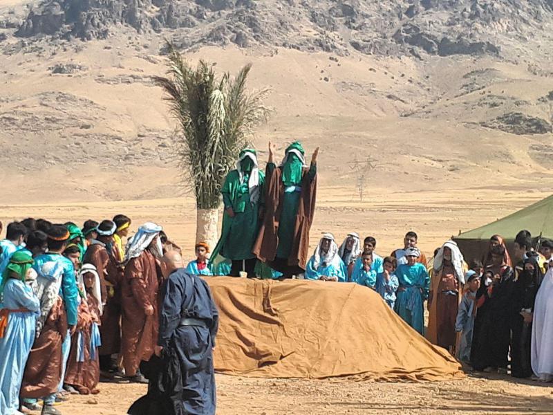 مراسم بازخوانی غدیر خم در صحنه برگزار شد مراسم بازخوانی غدیر خم در صحنه برگزار شد