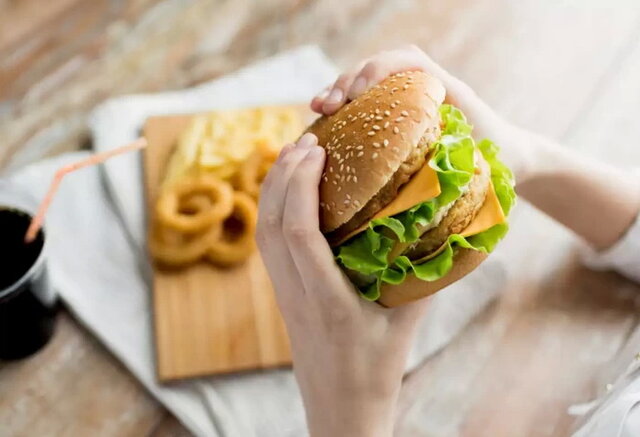  چگونه بدون پرخوری از شر استرس خلاص شویم؟