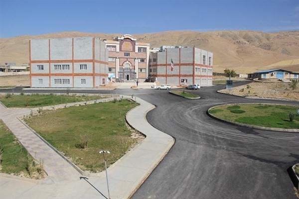  موکب دانشگاه آزاد صحنه در سه نوبت صبح، ظهر و عصر از زائرین پذیرایی می کند