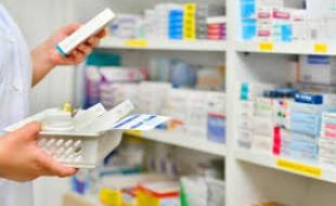 قیمت دارو تغییر نداشته است/ برخورد با داروخانه‌های گرانفروش