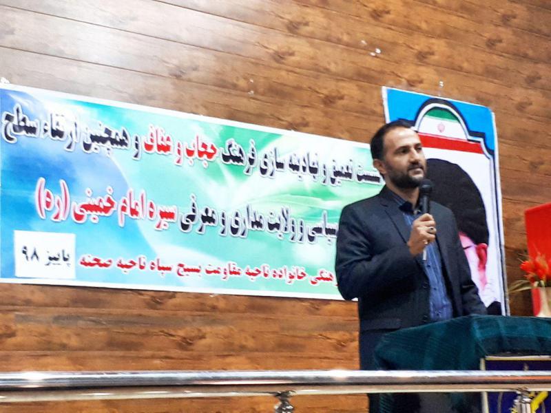 بهترین الگو برای زندگی همه انسان ها قرآن، پیامبر و احادیث بزرگان دین است بهترین الگو برای زندگی همه انسان ها قرآن، پیامبر و احادیث بزرگان دین است