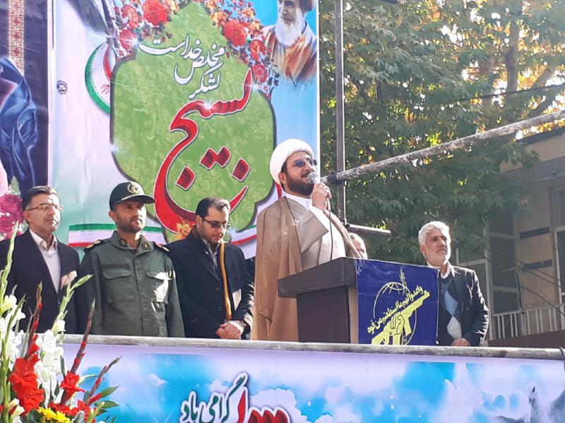 مسئولین باید به وظایف خود در قبال مردم عمل کند مسئولین باید به وظایف خود در قبال مردم عمل کند