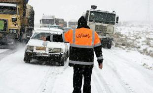 آمادهباش ۱۸۷ نیروی راهداری در جادههای کرمانشاه /برفروبی بیش از ۲۰۰۰ کیلومتر آمادهباش ۱۸۷ نیروی راهداری در جادههای کرمانشاه /برفروبی بیش از ۲۰۰۰ کیلومتر