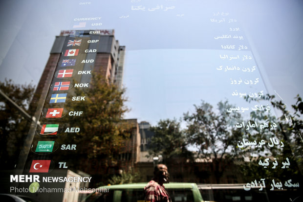 دلار به کانال ۱۲ هزار تومانی بازگشت