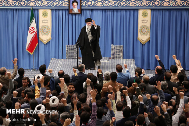 هزاران نفر از مردم آذربایجان شرقی با رهبر انقلاب دیدار کردند