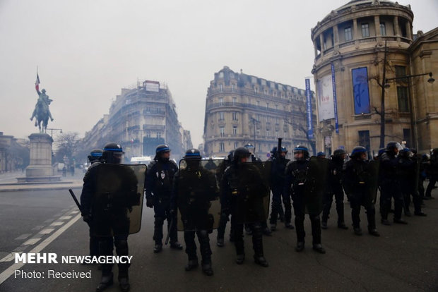 استقرار ۱۰۰ هزار نیروی پلیس در خیابانهای فرانسه