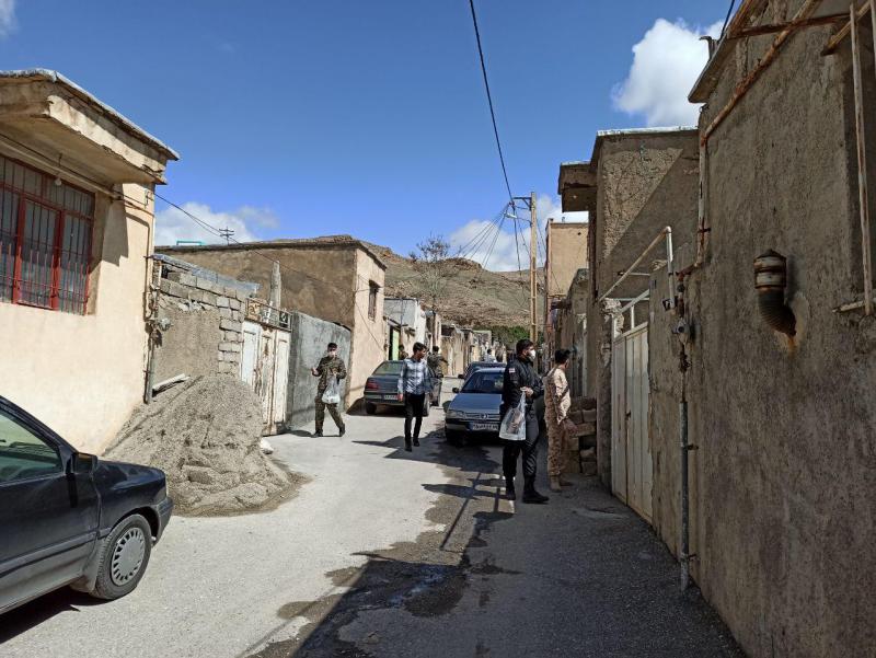 ۵۰۰ عدد مواد ضد عفونی توسط پایوران و بسیجیان سپاه شهرستان صحنه توزیع شد