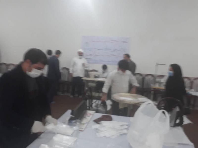 جهاد شبانه روزی بسیجیان شهرستان صحنه در تولید ماسک