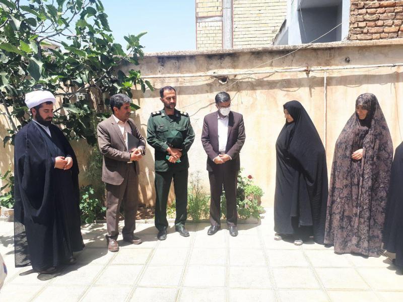 جمعی از مسئولین شهرستان صحنه با خانواده شهداء دیدار کردند