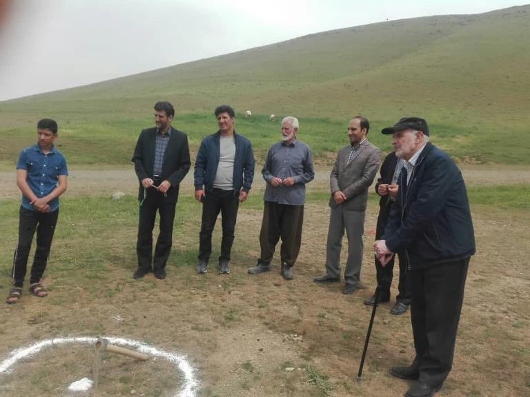 کلنگ دو مدرسه روستای عزیز آباد و کل گدار در شهرستان صحنه زده شد