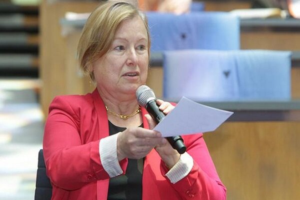 مدیر و قائم مقام صدای آمریکا استعفا کردند