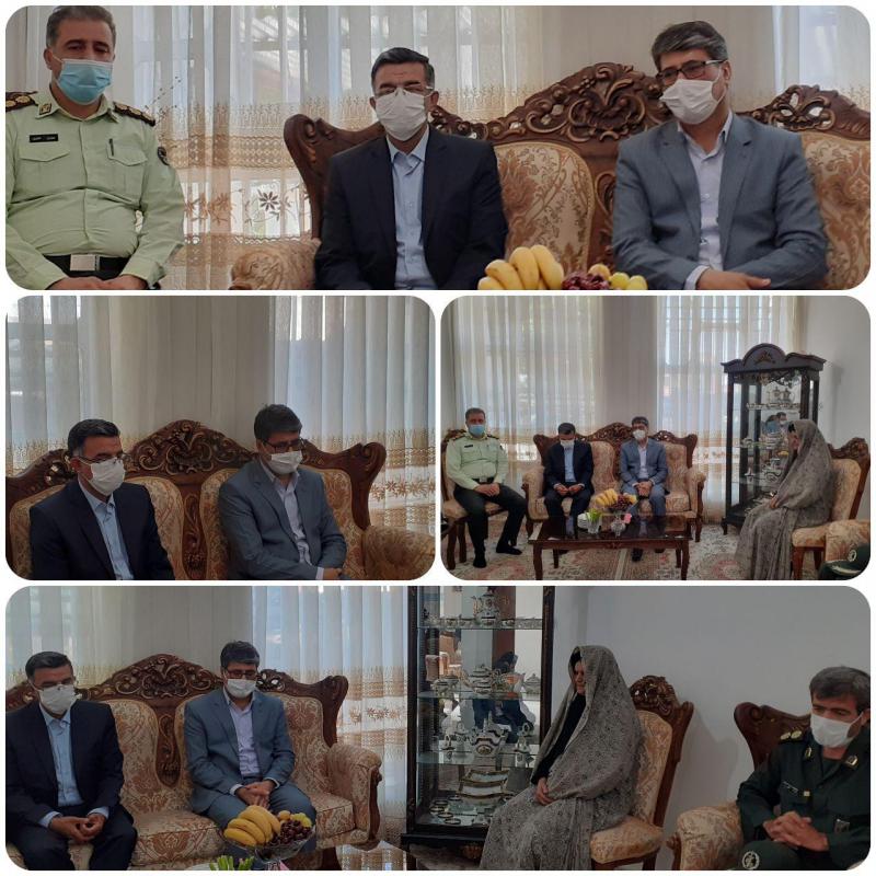 جمعی از مسئولین شهرستان صحنه با خانواده شهداء دیدار کردند