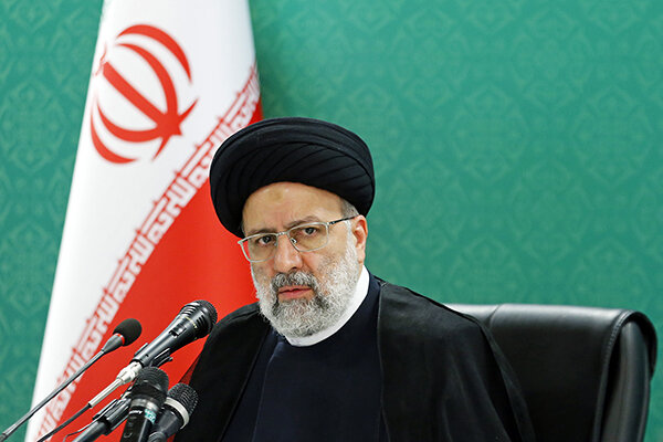 مردم اظهار عجز در حل مشکلات را از مسئولین نمیپذیرند مردم اظهار عجز در حل مشکلات را از مسئولین نمیپذیرند