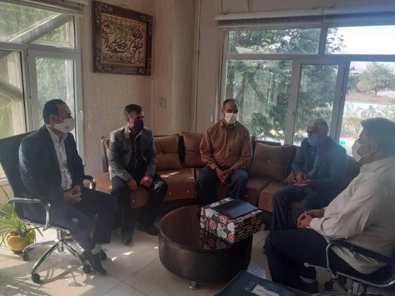 بازگشت کیف مدارک و پول نقد به صاحبش از طریق راننده تاکسی صحنه ای + عکس