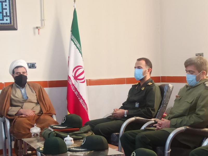 جمعی از مسئولین شهرستان صحنه با امام جمعه این شهرستان دیدار کردند