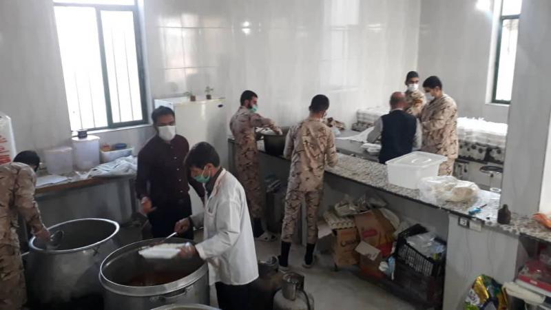  ۵۰۰ پرس غذای گرم بین نیازمندان شهرستان صحنه توزیع شد + تصویر