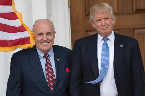 ترامپ در حال تعیین وکلای خود برای استیضاح احتمالی است