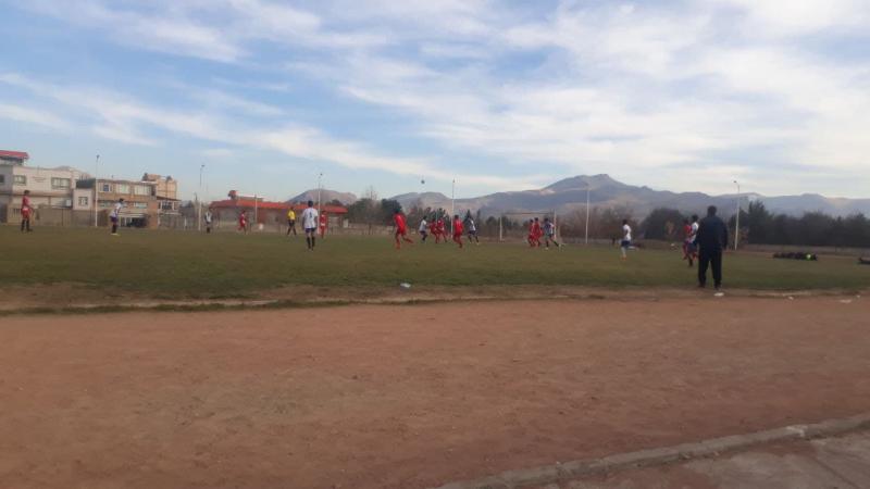  مسابقات چهار جانبه استانی فوتبال ، بزرگداشت شهید فخری زاده در صحنه برگزار شد + عکس