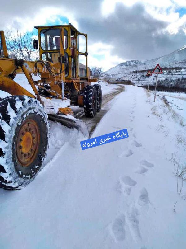 تمام محور های شهرستان صحنه باز است / برف روبی بیش از ۳۰۰ کیلومتر مناطق مختلف