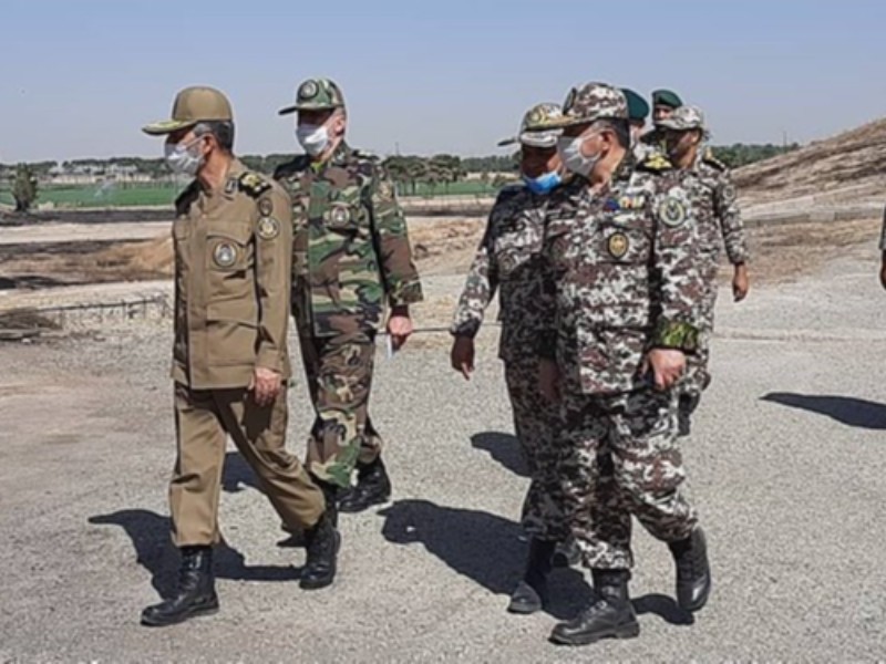 بازدید سرزده فرمانده کل ارتش از منطقه سیل زده کنارک بازدید سرزده فرمانده کل ارتش از منطقه سیل زده کنارک