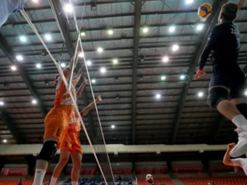 لیگ برتر والیبال| پیروزی بزرگ برای یزدی‌ها در روز پیروزی میزبان‌ها/ زمین‌گیری خودروسازان در کویر و هراز +جدول