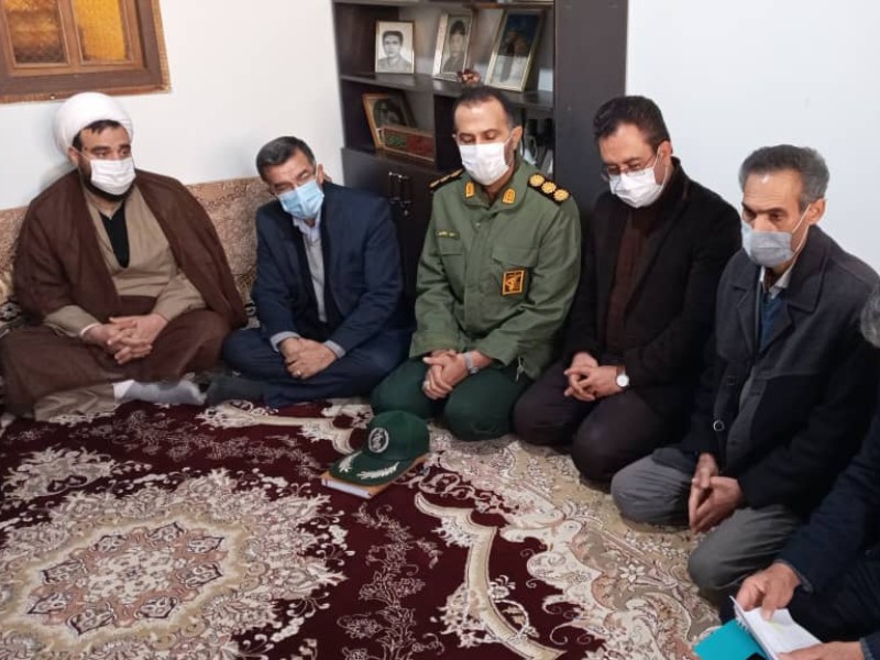 دیدار با خانواده شهدا موجب عزت و افتخار است