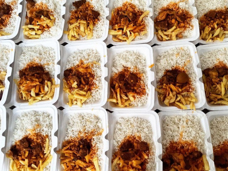 توزیع هزار پرس غذای گرم در شب شهادت امیرالمومنین ع توسط سپاه صحنه