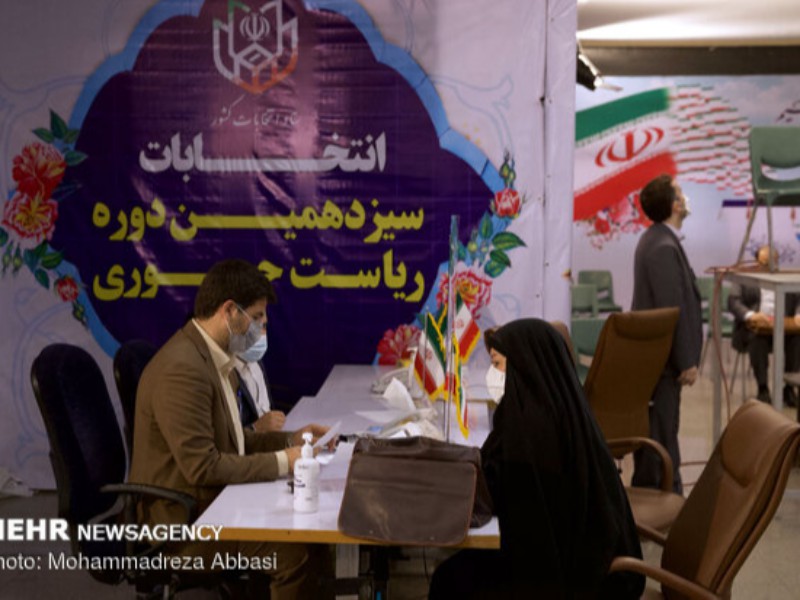 اولین روز ثبت‌نام داوطلبان ریاست‌جمهوری در خیابان فاطمی