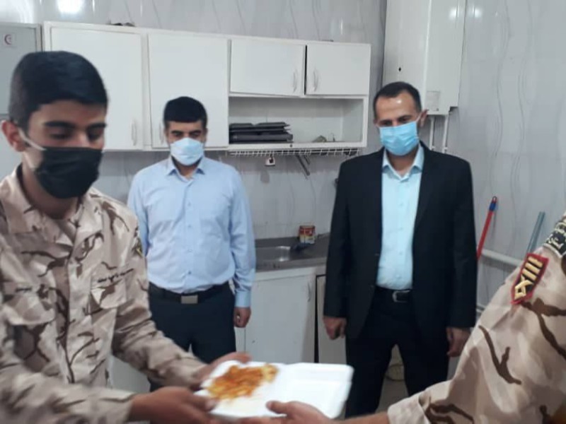 500 پرس غذای گرم در بین روستاهای محروم صحنه توزیع شد