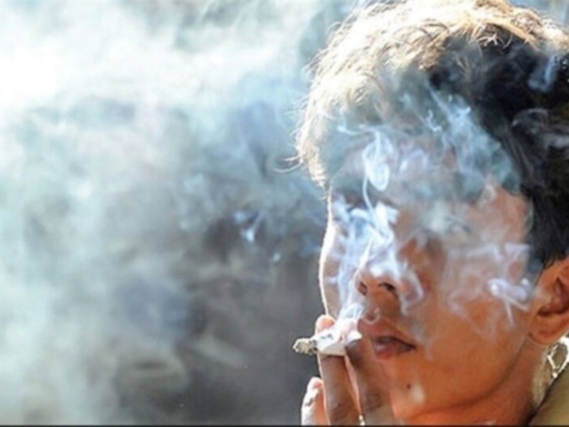 اعتیاد، جامعه را به رکود و انحطاط می کشاند