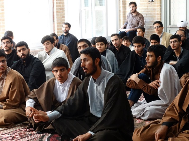 با تشکیل کارگروه‌های ویژه فضای مجازی مانع از افت تحصیلی طلاب شویم